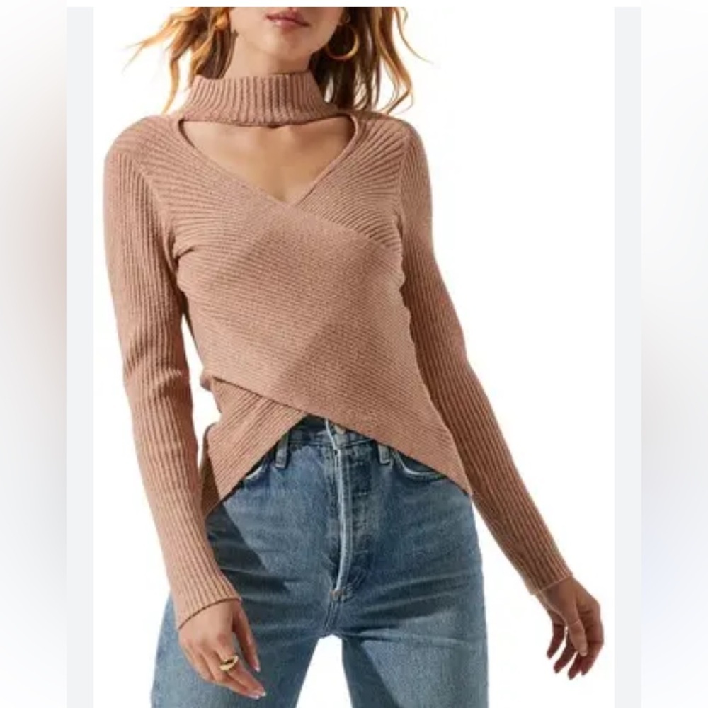 NWOT Astr Blush Front Cut Out Ribbed Sweater